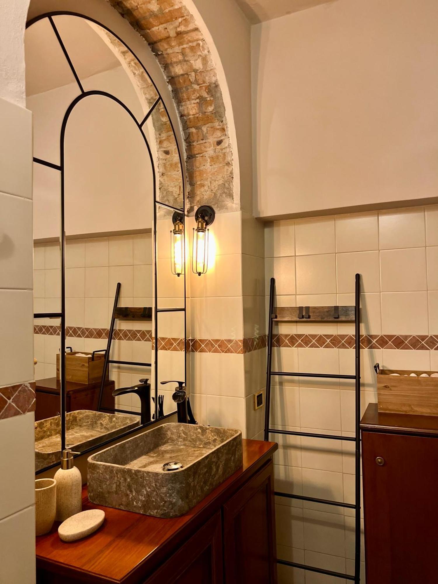 City Center 2 Bedroom Apt Бергамо Экстерьер фото